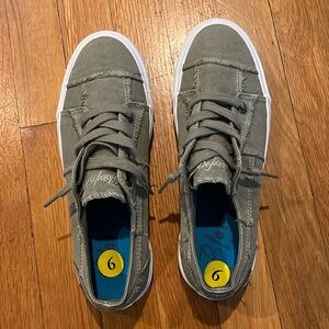Brand new never worn blowfish sneakers